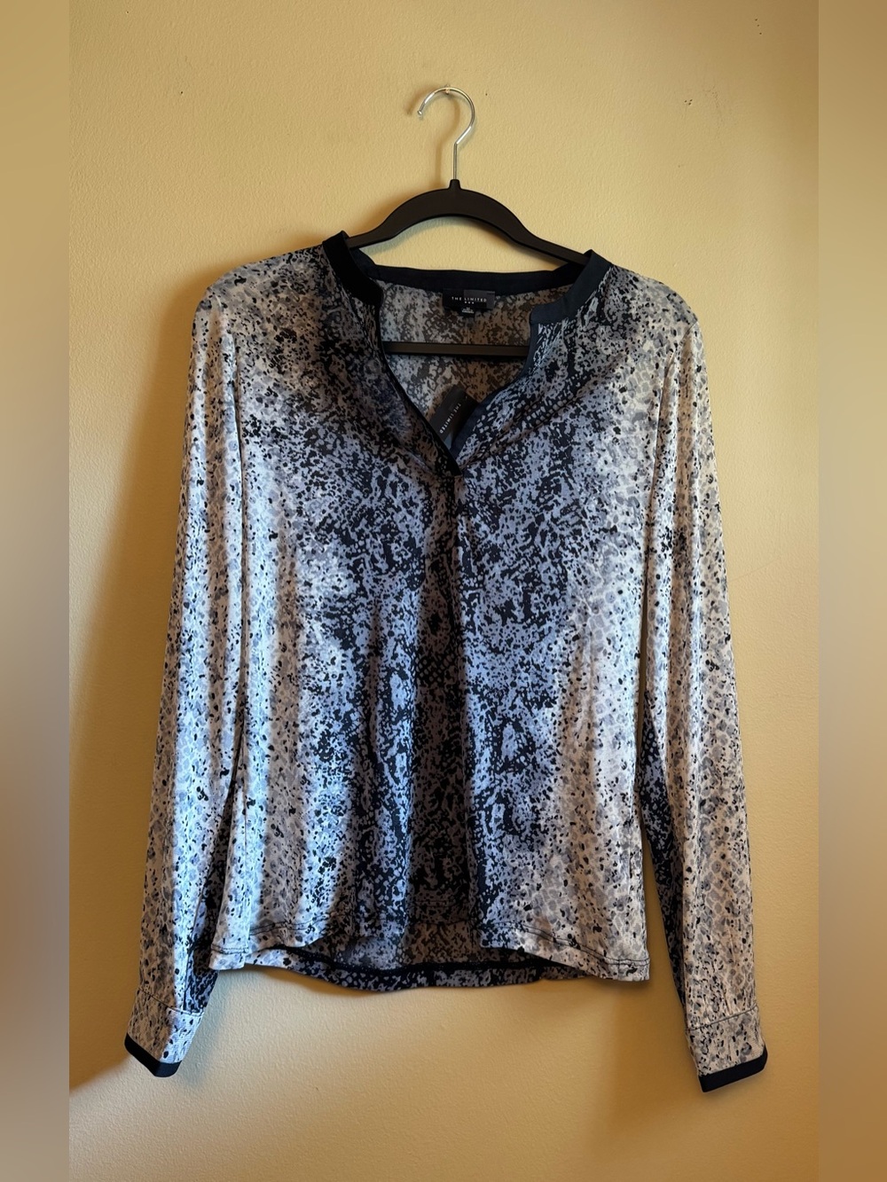 The Limited Black and Gray Abstract Long-Sleeve Top